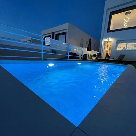 Nueva Casa With Private Pool Villa